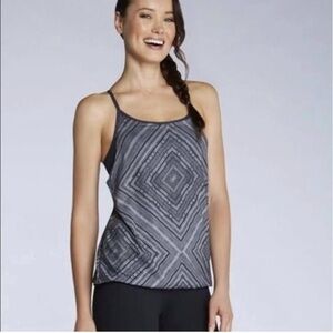 Fabletics Gray & Black Norwalk Aztec Diamond Built in Bra Workout Tank Top Small